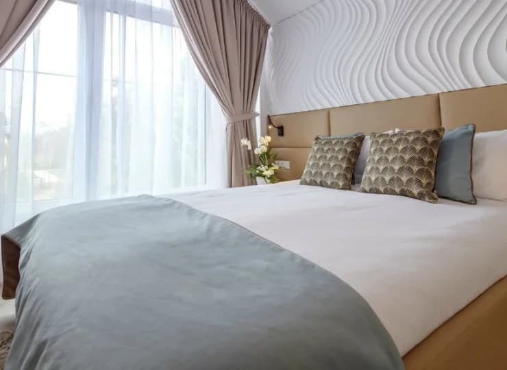 Wnętrza urządzono w eleganckim stylu i jasnej kolorystyce