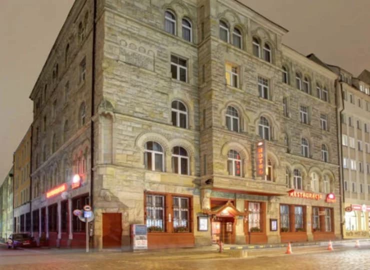 Obiekt jest usytuowany nieopodal Rynku