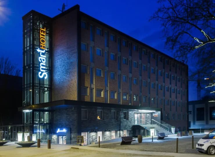 Powstał na terenie zrewitalizowanych dawnych koszar kawalerii
