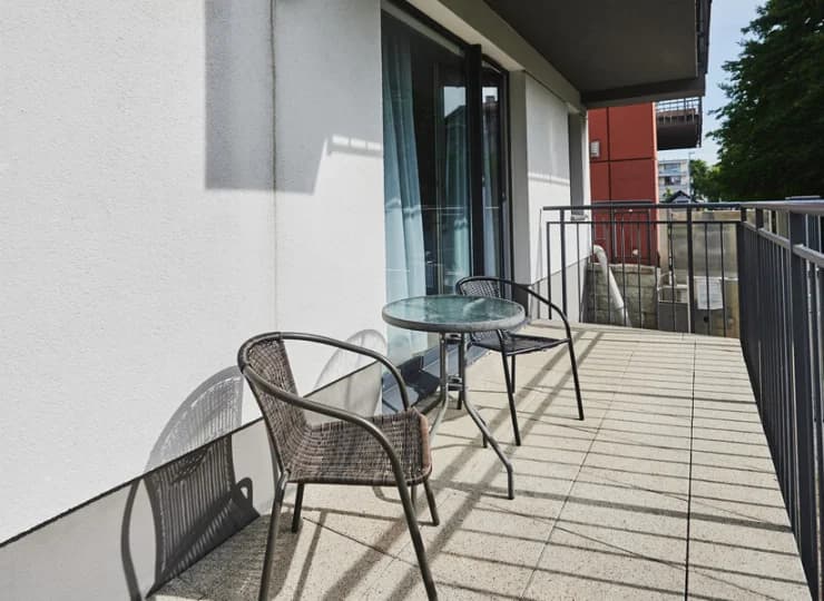 Przykładowy balkon apartamentu oraz studia