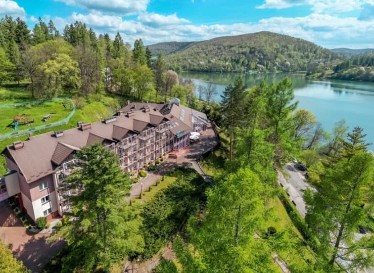 Hotel Solina jest położony w pięknym zakątku nad Jeziorem Myczkowieckim