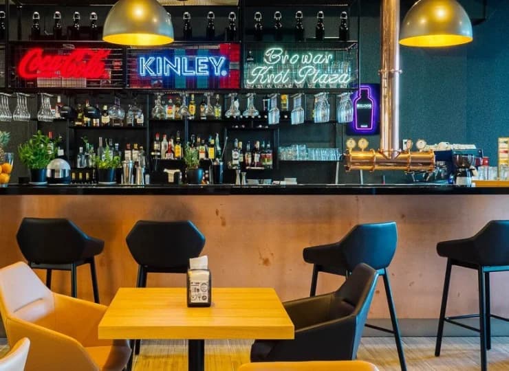 W pobliskim Resort Król Plaza jest dostępne także piwo z własnego browaru