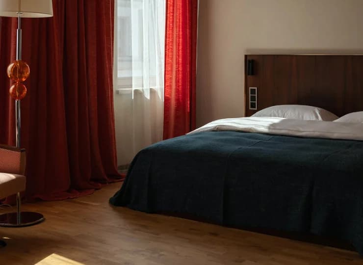 Do dyspozycji gości są 152 indywidualnie zaprojektowane pokoje i apartamenty