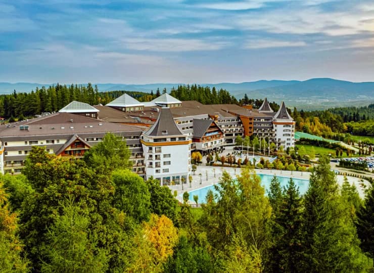 Okolica jest spokojna, blisko stąd do gór