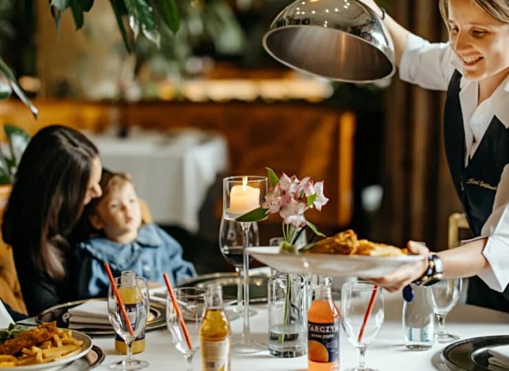 Zaplecze gastronomiczne hotelu obejmuje kilka miejsc, w których smacznie zjecie