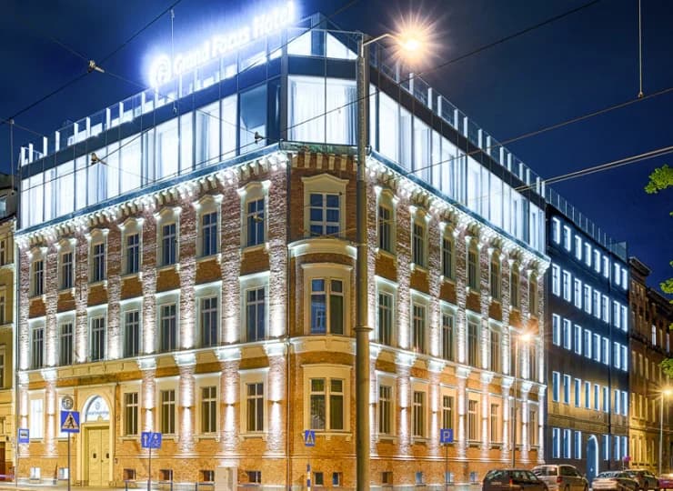 Znajduje się w pięknej XIX-wiecznej kamienicy