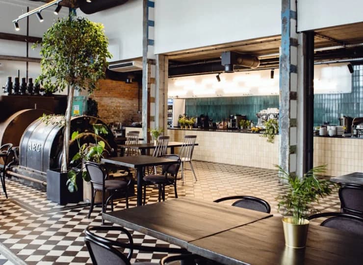 Turbinowa to kameralna restauracja a la carte otwarta w dawnym dziale turbinowni