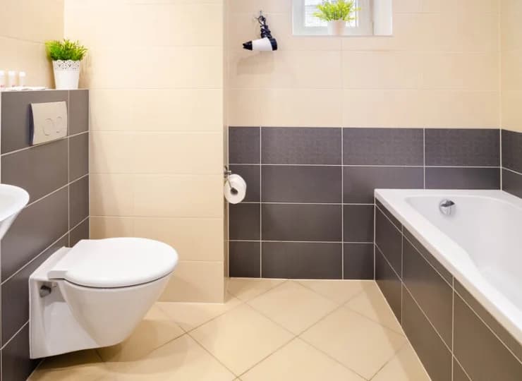 Jedna z dwóch łazienek w apartamencie nr 8