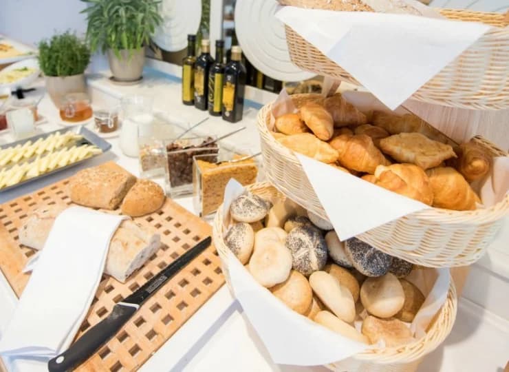 Śniadania są podawane w formie bufetu w godz. 7:30-10:30