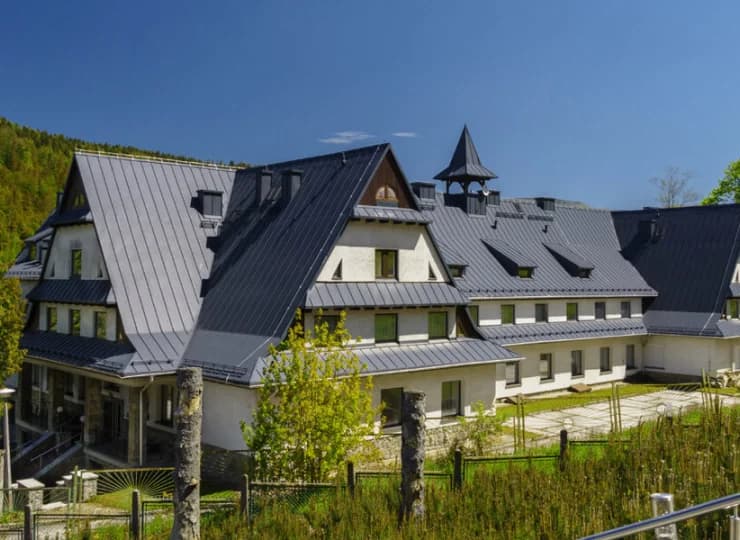 Geovita jest położona w zacisznej i zielonej części Wisły