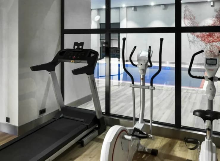 Profesjonalnie wyposażona salka fitness pozwala zadbać o kondycję