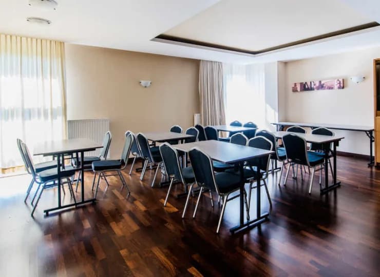 W hotelu można zorganizować konferencję w specjalnie przystosowanej sali