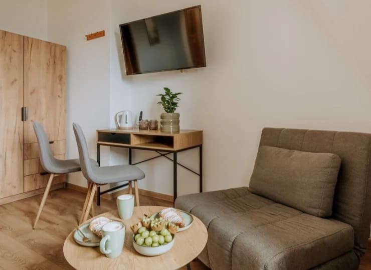 Wnętrza są nowocześnie i przyjemnie urządzone