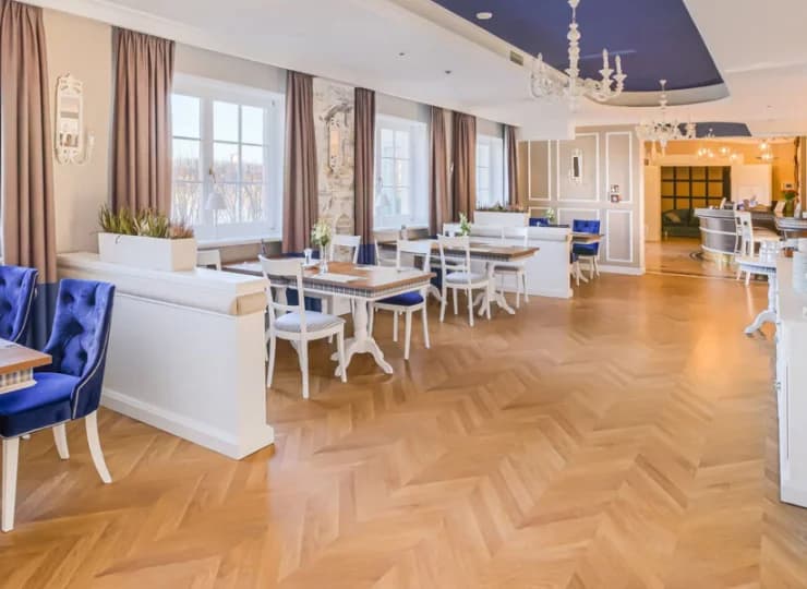 Na terenie obiektu znajduje się hotelowa restauracja W Zatoce