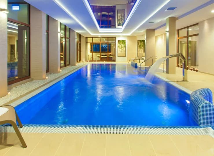 Sercem strefy wellness jest wewnętrzny basen