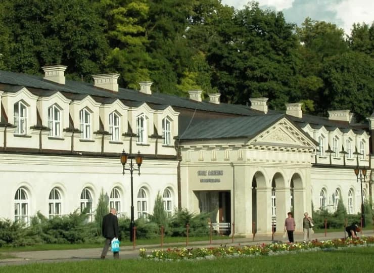 Ten zabytkowy park pełni funkcję uzdrowiskową