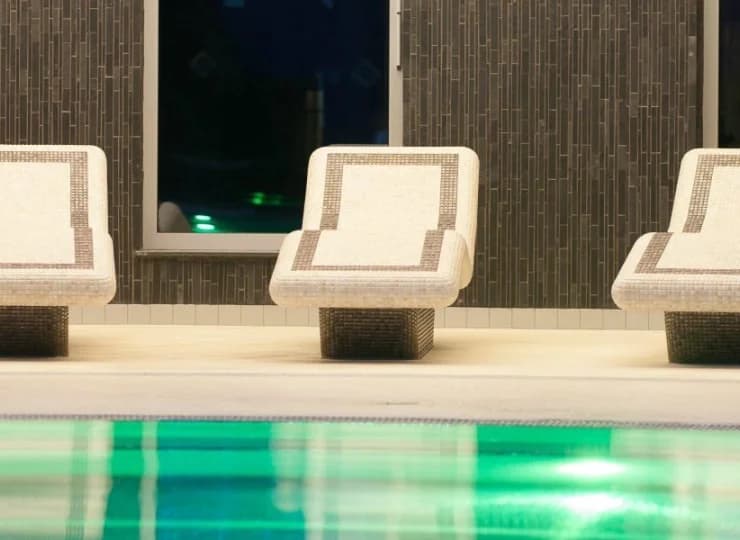 Do dyspozycji jest basen solankowy o wysokim stężeniu soli z samej Jordanii