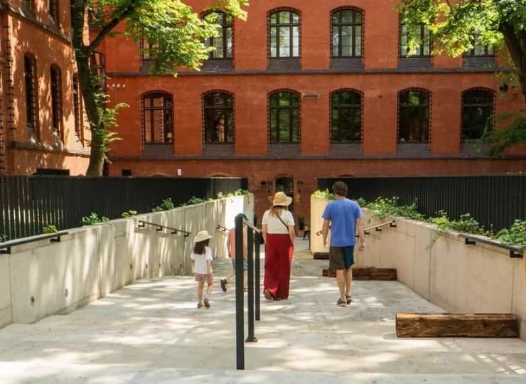 Główny budynek klasztoru na wrocławskich Karłowicach