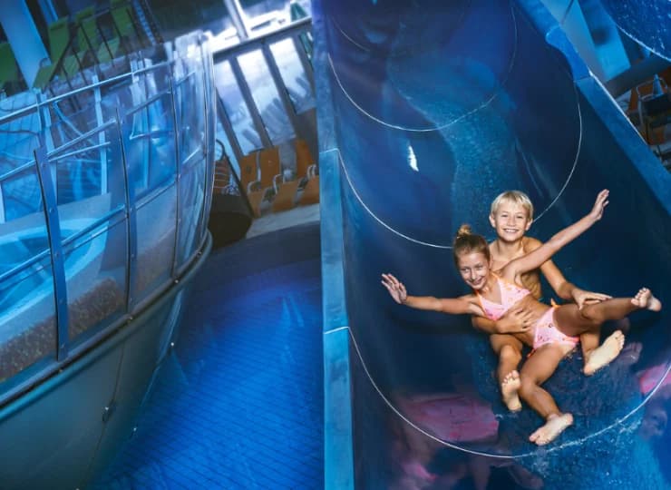 Jest także park rozrywki wodnej dla dzieci i zjeżdżalnie