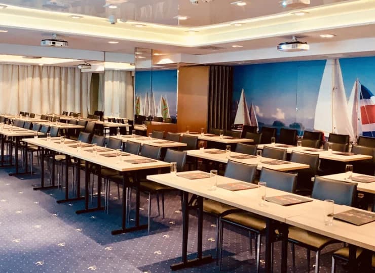 Marynistyczna część Hotelu Yachting chętnie podejmuje gości biznesowych