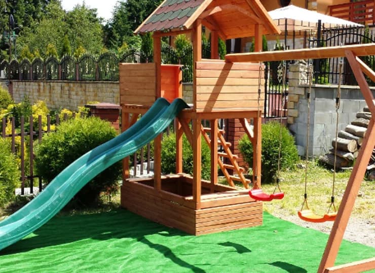 Dla dzieci przygotowano plac zabaw oraz salę zabaw