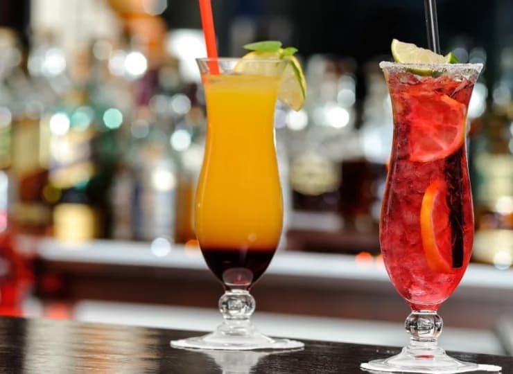 W hotelowym lobby jest też Tiger Bar oferujący drinki, koktajle i kawy
