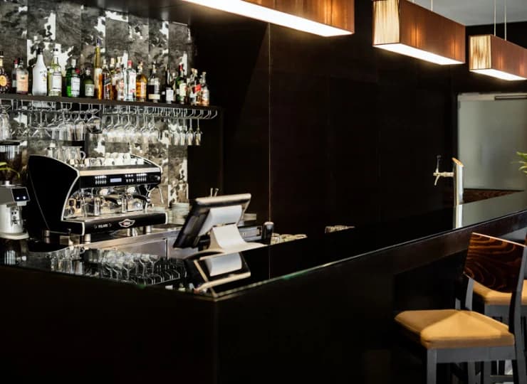 W hotelu znajduje się także elegancki drink bar