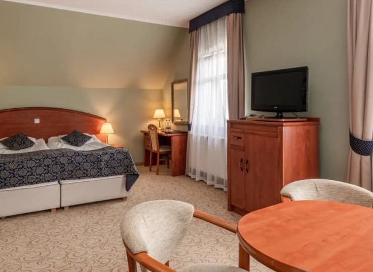 Hotel oferuje pokoje standard i superior dla 2 osób