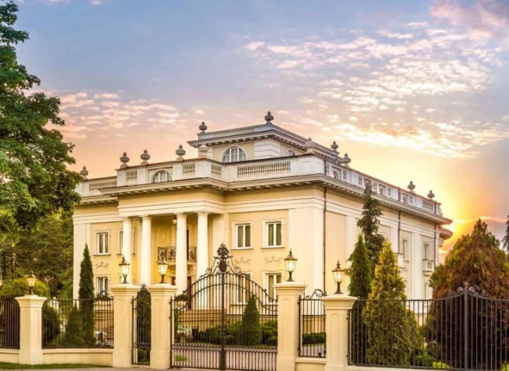 Hotel ze strefą SPA znajduje się przy trasie z Warszawy do Podkowy Leśnej