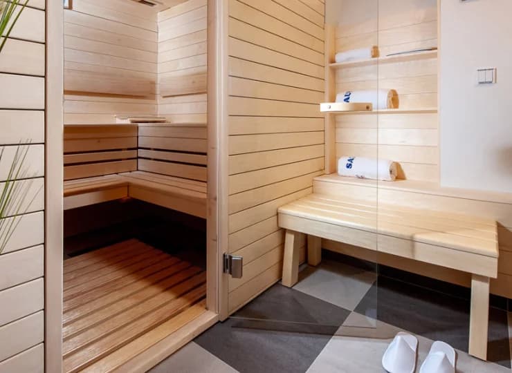 W obiekcie mieści się mini sauna