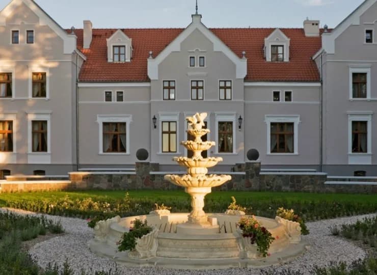 Zielony teren kompleksu daje okazję do obcowania z przyrodą