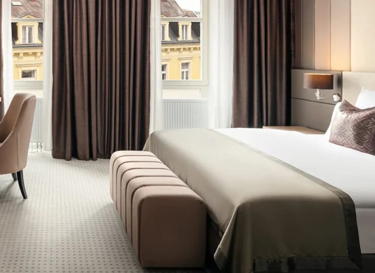 Hotel oferuje komfortowe pokoje w centrum uzdrowiska Karlowe Wary