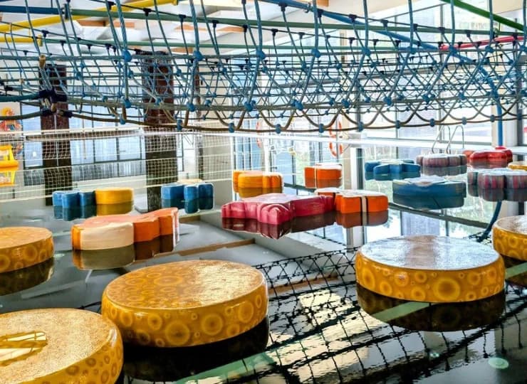 Kolorowy aquapark jest prawdziwą atrakcją dla dzieci