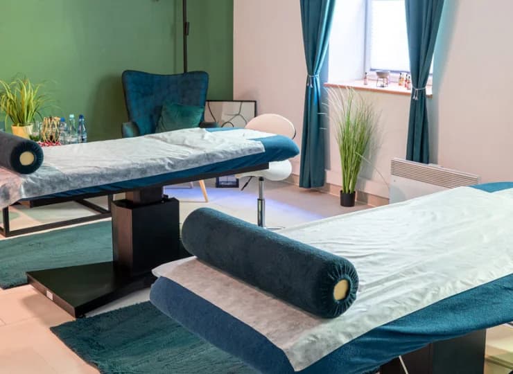 W obiekcie mieści się też salon masażu