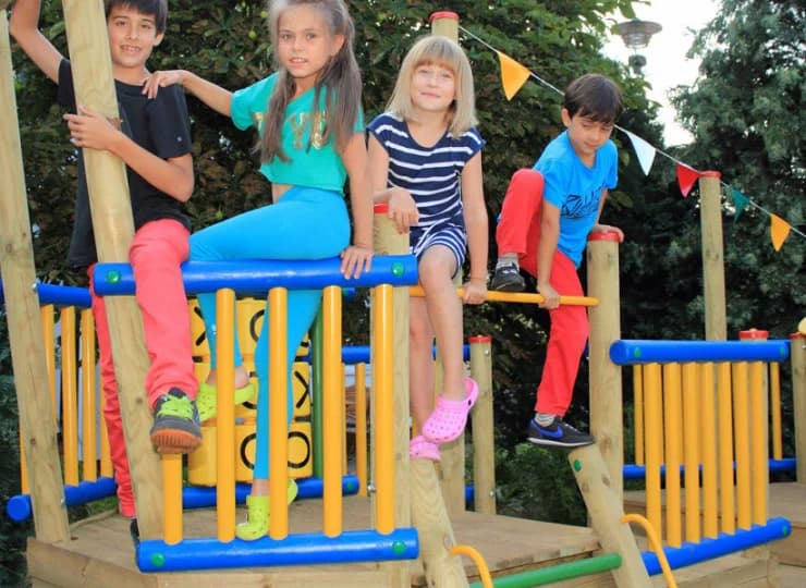 Na najmdłodszych czeka tutaj kolorowy plac zabaw