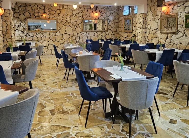 Restauracja serwuje kuchnię staropolską i międzynarodową