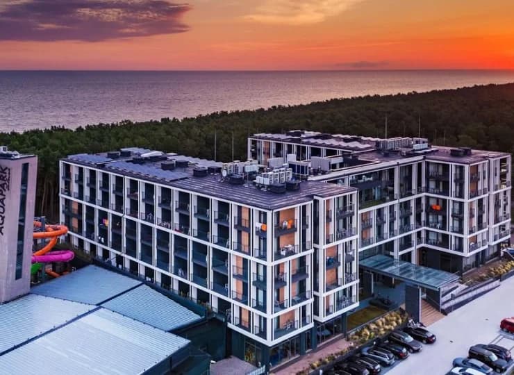 Zalewski to hotel z wewnętrznym i zewnętrznym aquaparkiem nad morzem