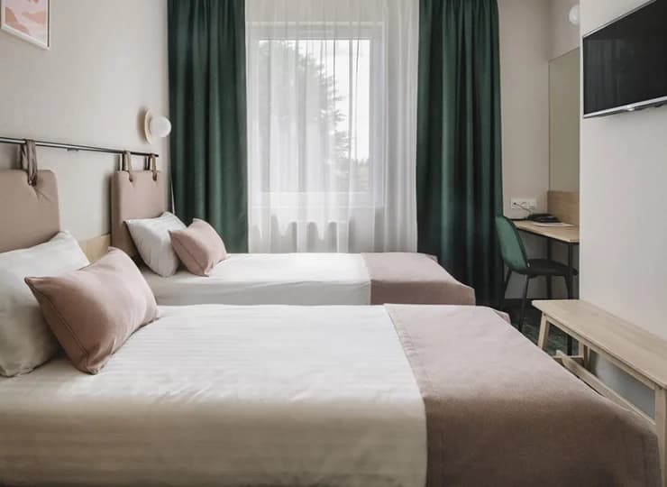 Zakwaterowanie odbywa się w pokojach 1-, 2- oraz 3-osobowych