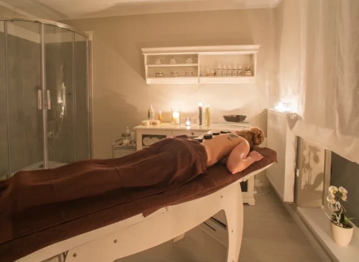 SPA proponuje szeroką gamę zabiegów relaksacyjnych oraz upiększających