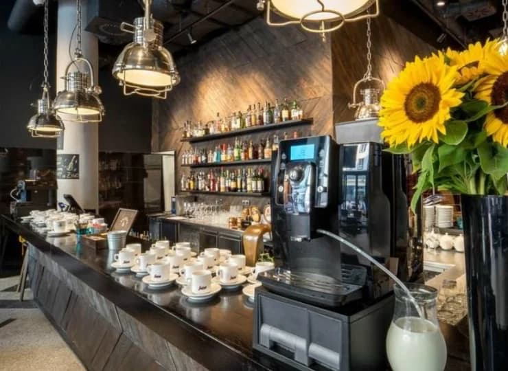 W 1450 Smokehause&Cocktail zamówić można autorski koktajl lub pyszną kawę