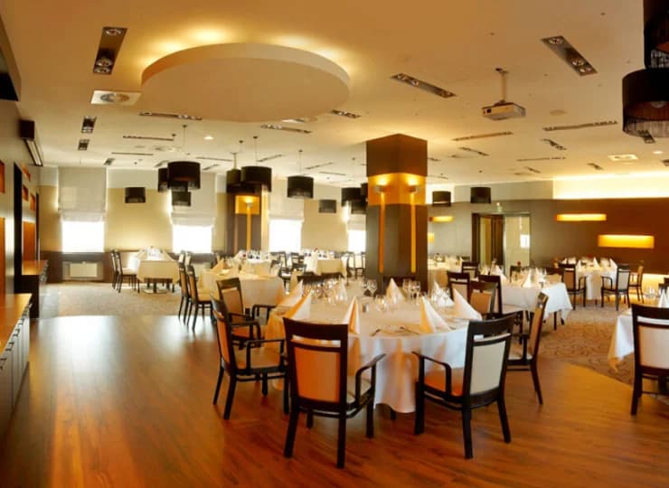 W hotelu mieści się restauracja