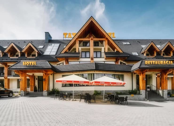 Hotel zlokalizowany jest w najwyżej położonej dzielnicy Zakopanego - Cyrhla