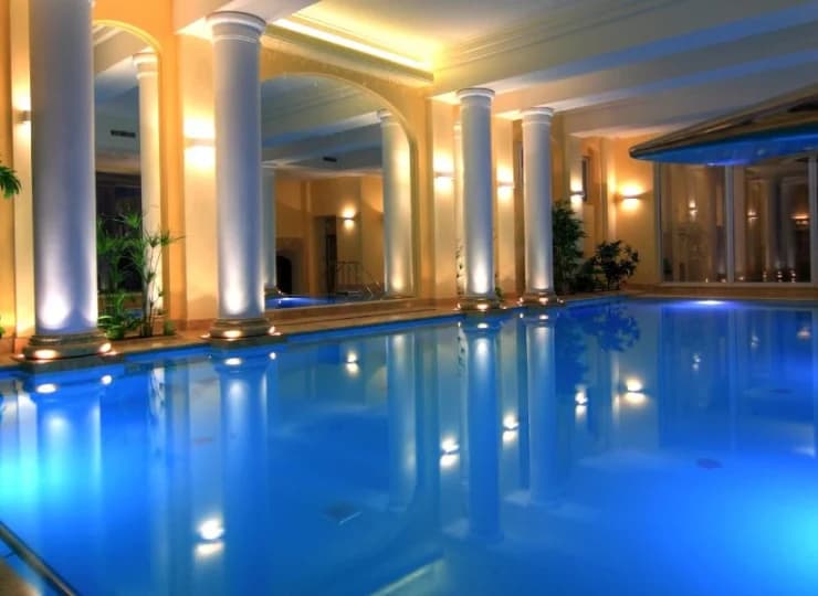 Hotel Polaris oddaje do dyspozycji gości wspaniały basen o wystroju rzymskim
