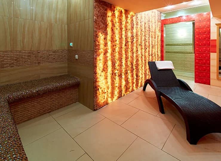 Jest także jacuzzi, sauna i ściana solna