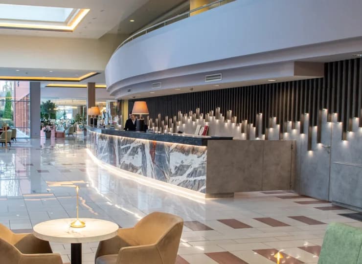 Wnętrza hotelu są przestronne