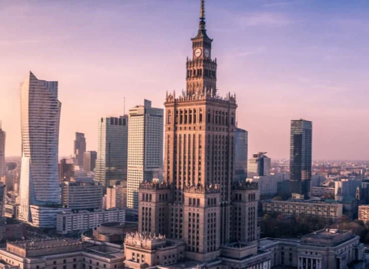 Bliskość centrum zachęca do zwiedzania miasta Warszawy