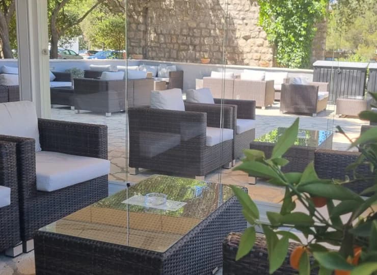 W hotelu mieści się także aperitif bar z klimatycznym tarasem