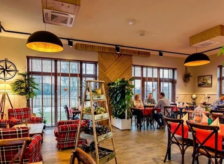 W stylowej restauracji są przygotowywane smaczne i pożywne posiłki