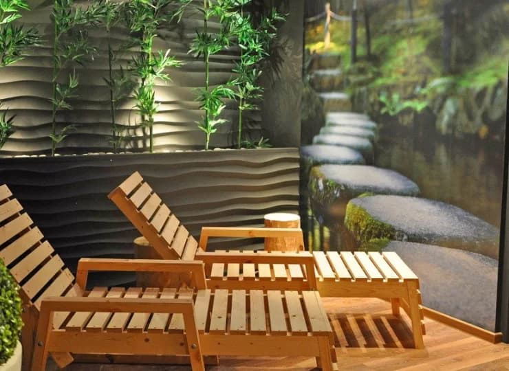 Strefa relaksu oferuje słoneczną łączkę i aromaterapię