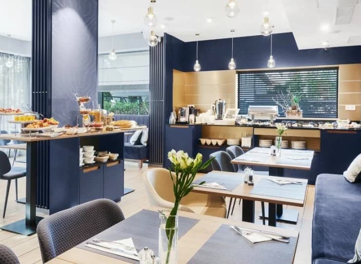 Hotelowa restauracja oferuje dania kuchni polskiej i międzynarodowej